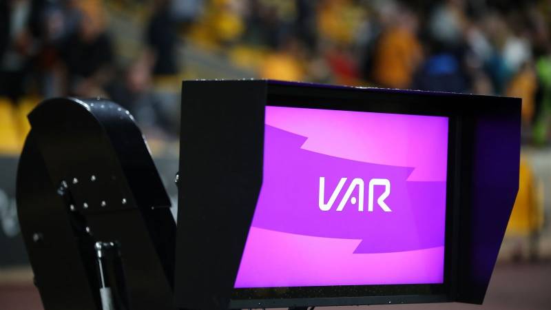 VAR Trong Bóng Đá Là Gì? Tác Động Và Cách Thức Hoạt Động 1 VAR Trong Bóng Đá Là Gì? Tác Động Và Cách Thức Hoạt Động